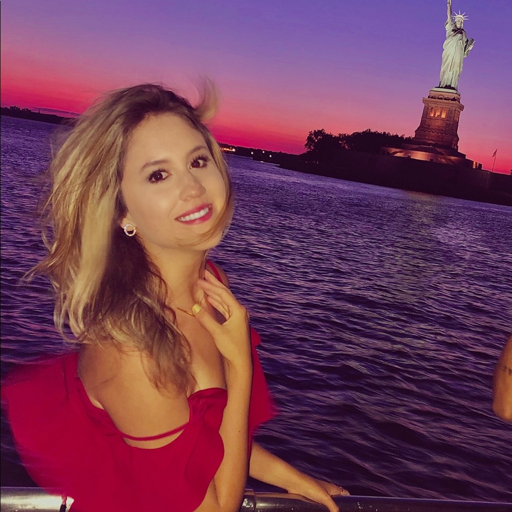 Meet your Posher, Alexis
